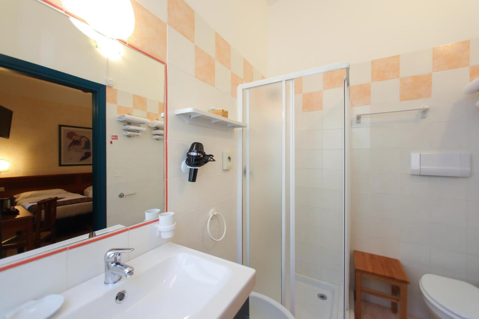 Hotel Garni Riviera Gargnano Quarto foto